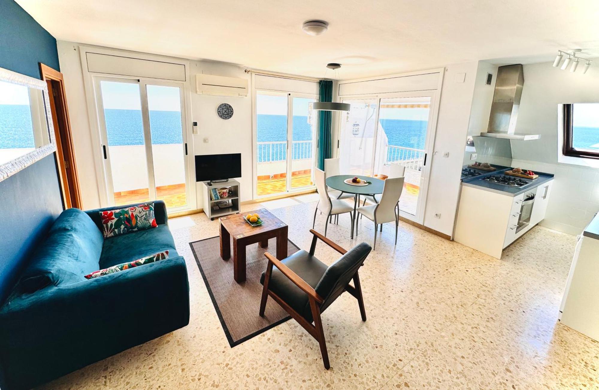 Charming Sea Front 3 Bedroom Apartment - Incredible Views! L'Ametlla de Mar Kültér fotó